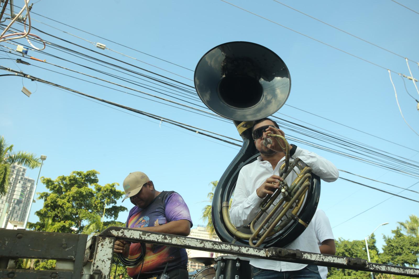 $!Bolcheviques reviven polémica de Miss Universo para la Quema del Mal Humor del Carnaval de Mazatlán