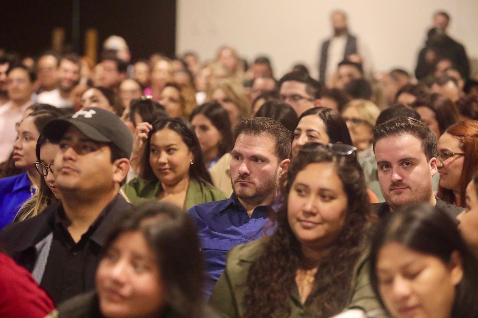 $!Imparten capacitación a emprendedores y empresarios de Mazatlán