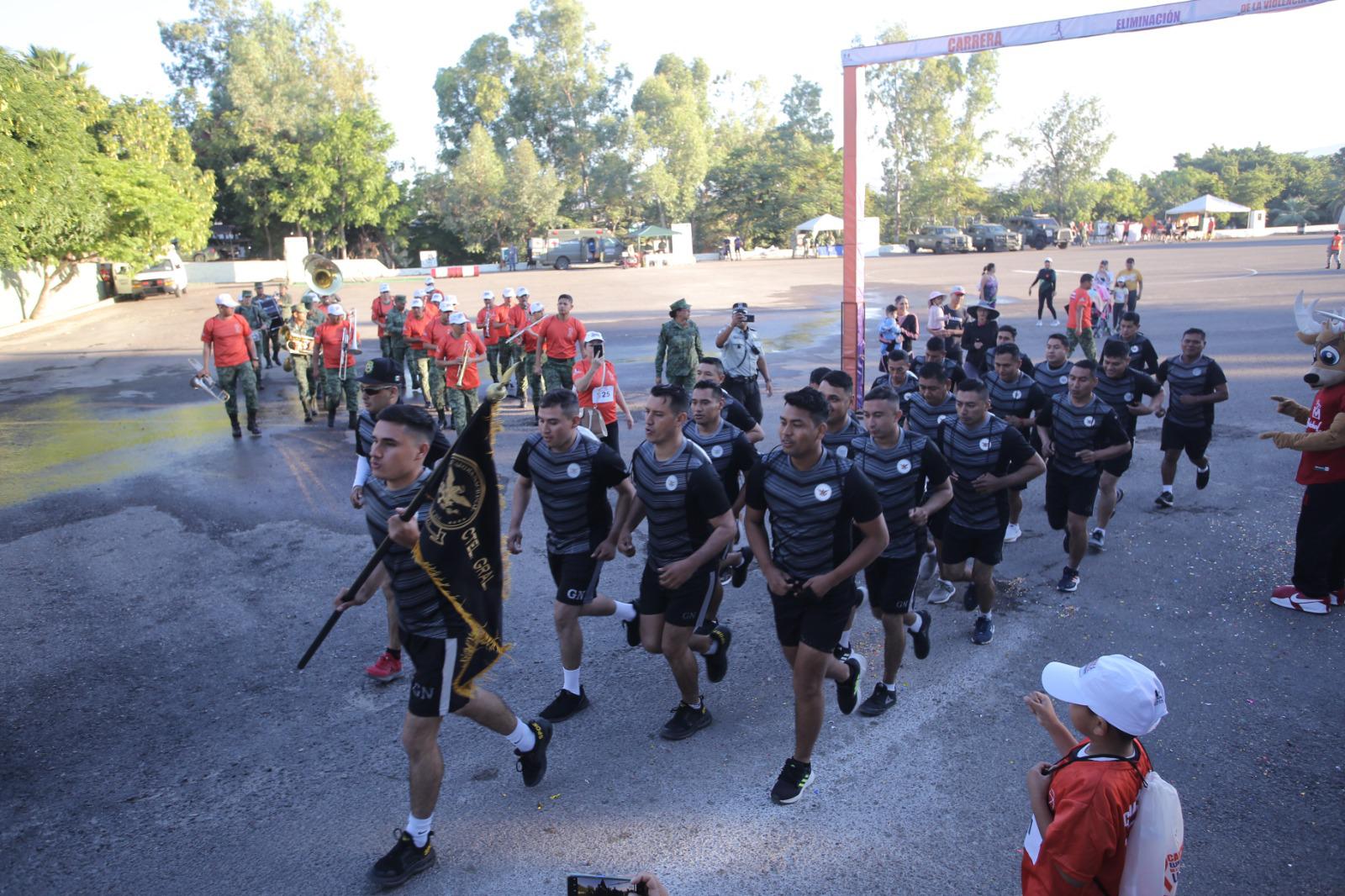 $!Militares y ciudadanos corren para erradicar violencia contra las mujeres