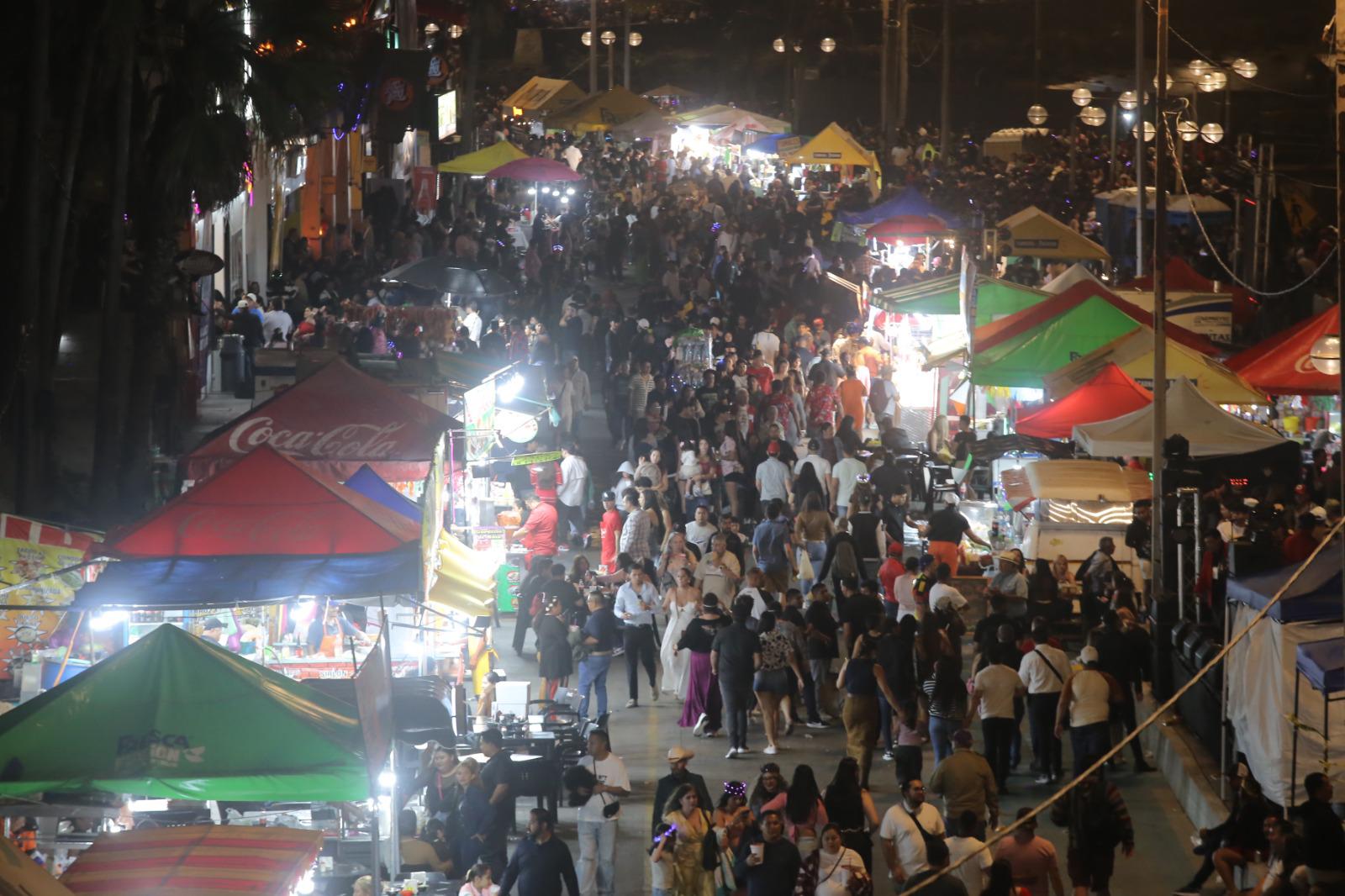 $!Carnaval de Mazatlán reúne a 123 mil personas en su tercer día y fortalece la economía local, informa Estrella Palacios