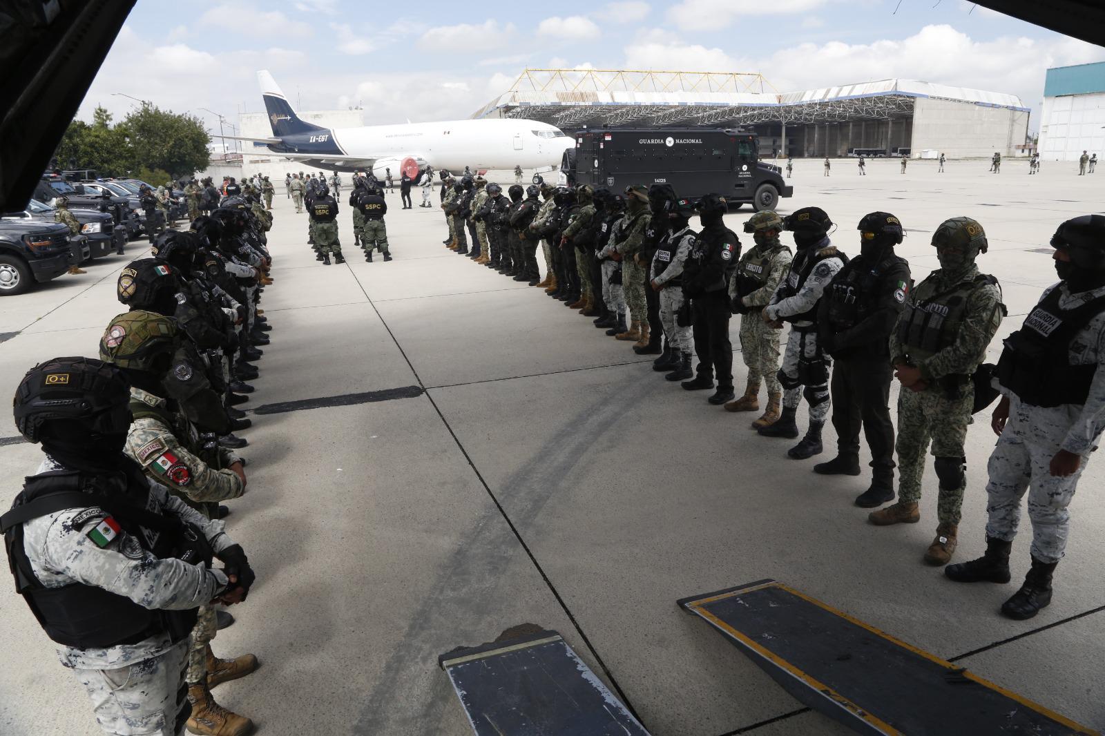 $!Capos enviados a EU seguían delinquiendo en la cárcel: Harfuch; no habrá obstáculos legales: FGR