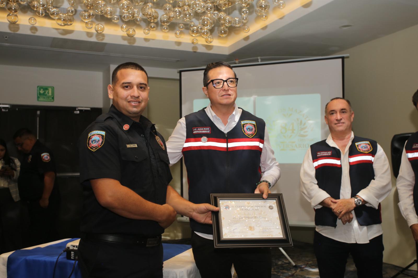 $!‘Por el honor, el deber y el servicio a la comunidad’, conmemora Bomberos de Mazatlán su 84 aniversario