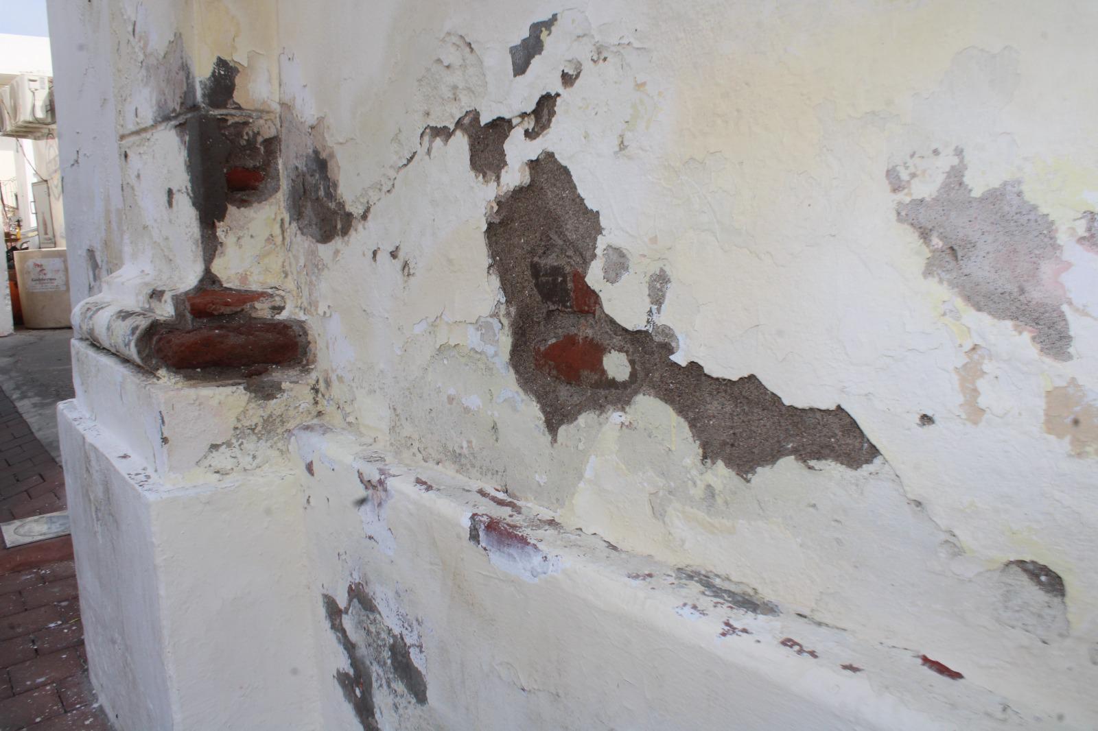 $!Decoran fachada del Ayuntamiento de Rosario; olvidan malas condiciones del resto del edificio