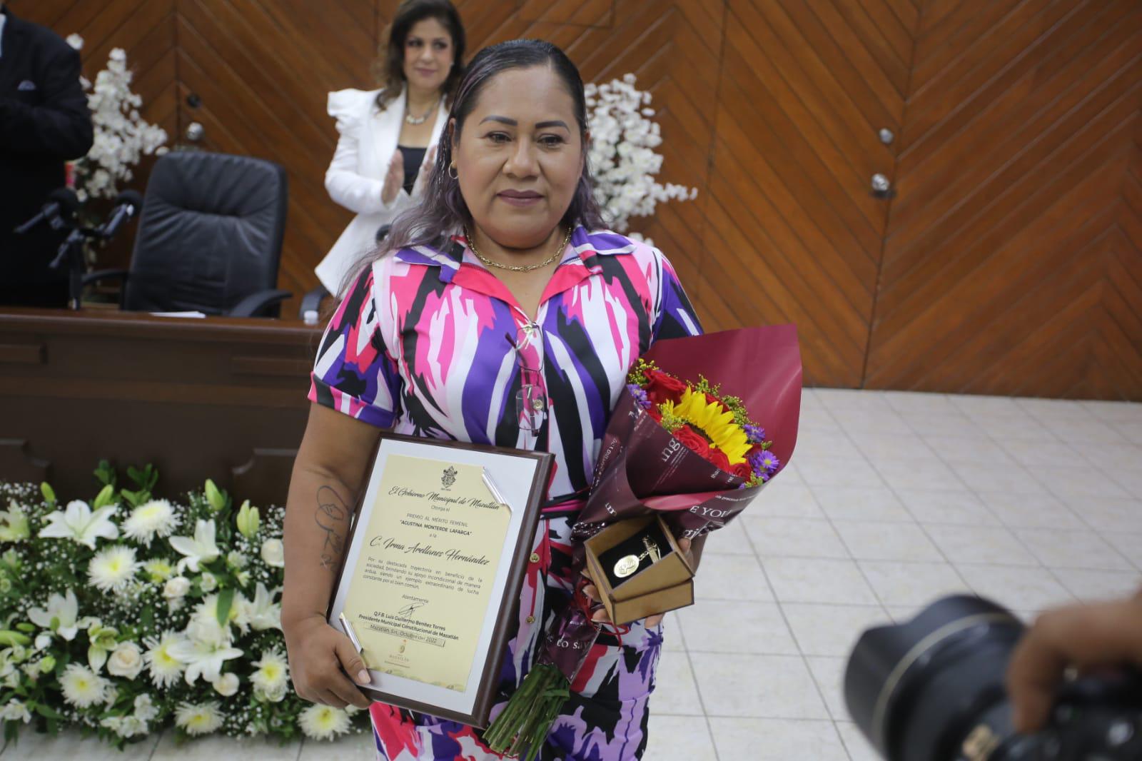 $!Entregan la Medalla ‘Agustina Monterde Lafarga’ a presidenta de Tesoros Perdidos. Hasta Encontrarlos, Irma Arellanes