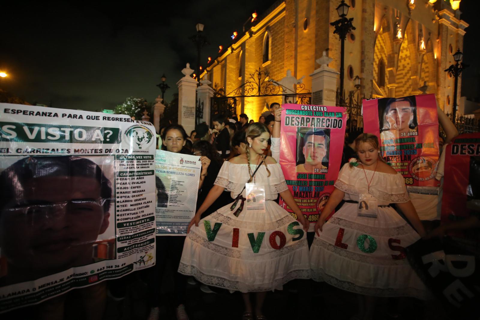 $!‘¡Vivan los desaparecidos!’: El grito que desafió la fiesta patria en Mazatlán