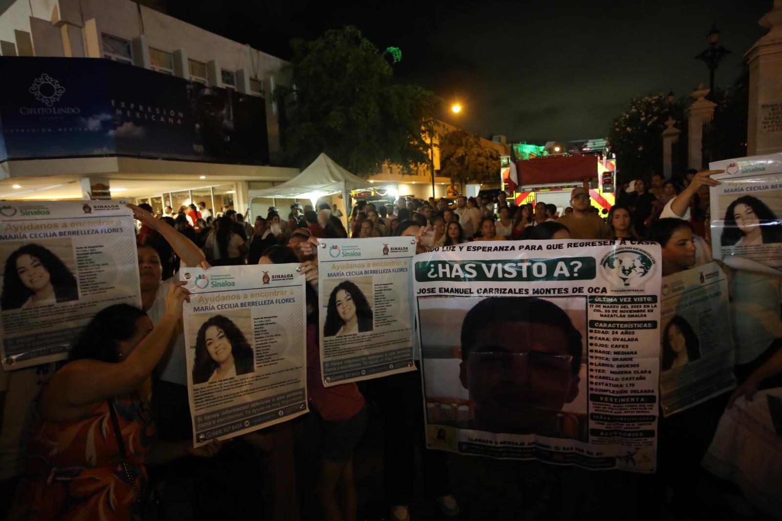 $!‘¡Vivan los desaparecidos!’: El grito que desafió la fiesta patria en Mazatlán