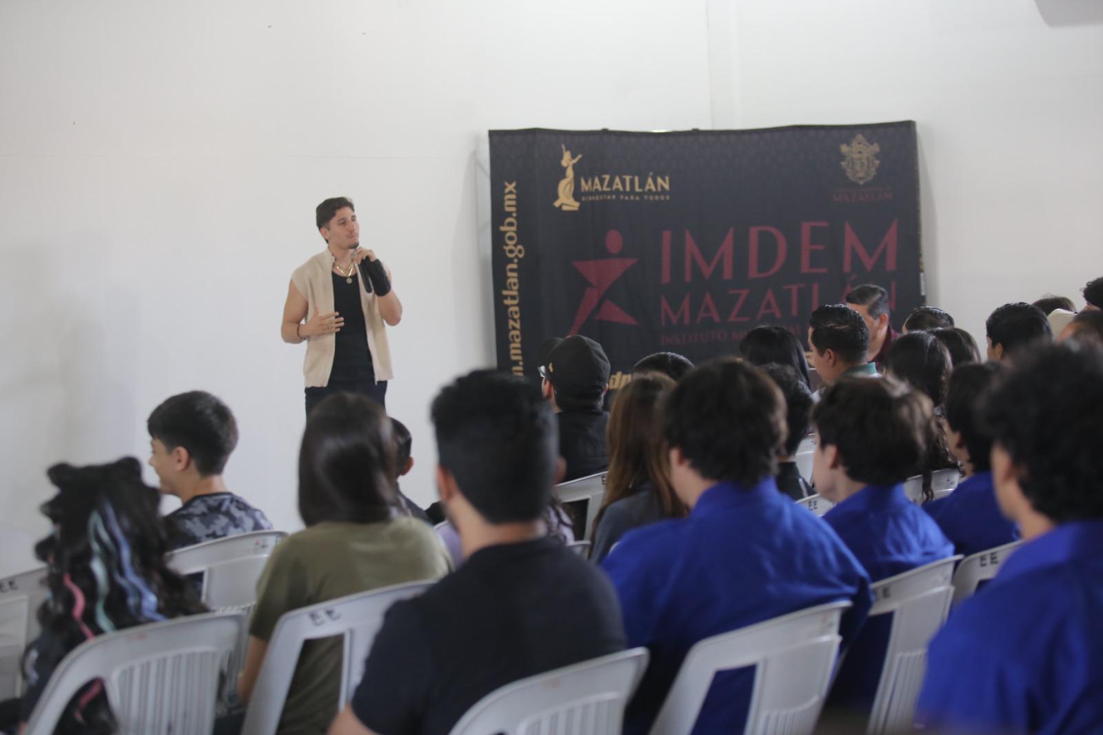 $!Marco Verde inspira con constancia y disciplina en conferencia magistral en Mazatlán