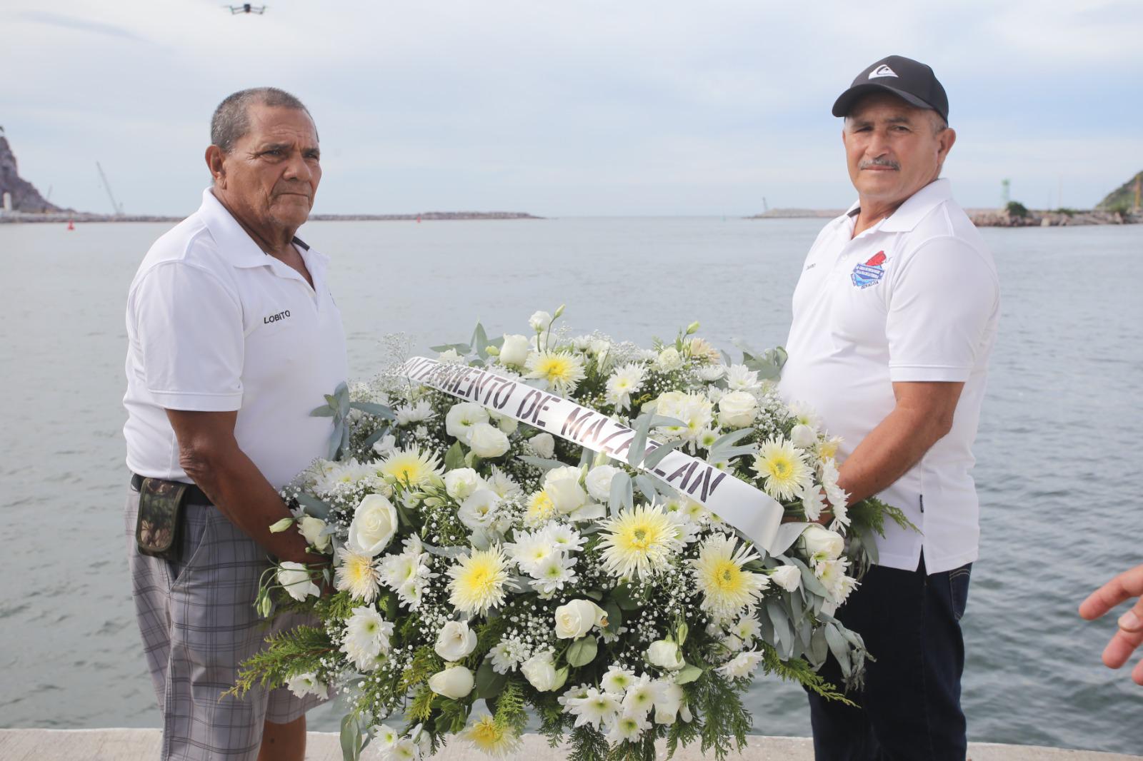 $!Con honores y después de 30 años, recuerdan a los pescadores fallecidos por los huracanes Ismael y Newton