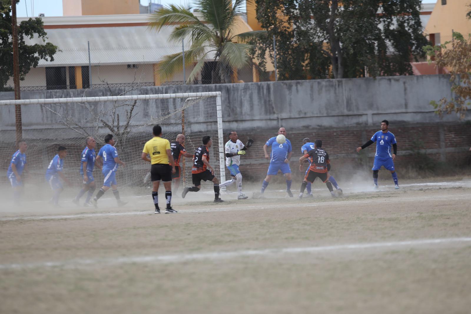 $!Del Bajío Cremería suma punto extra en Liga Veteranos Diamante