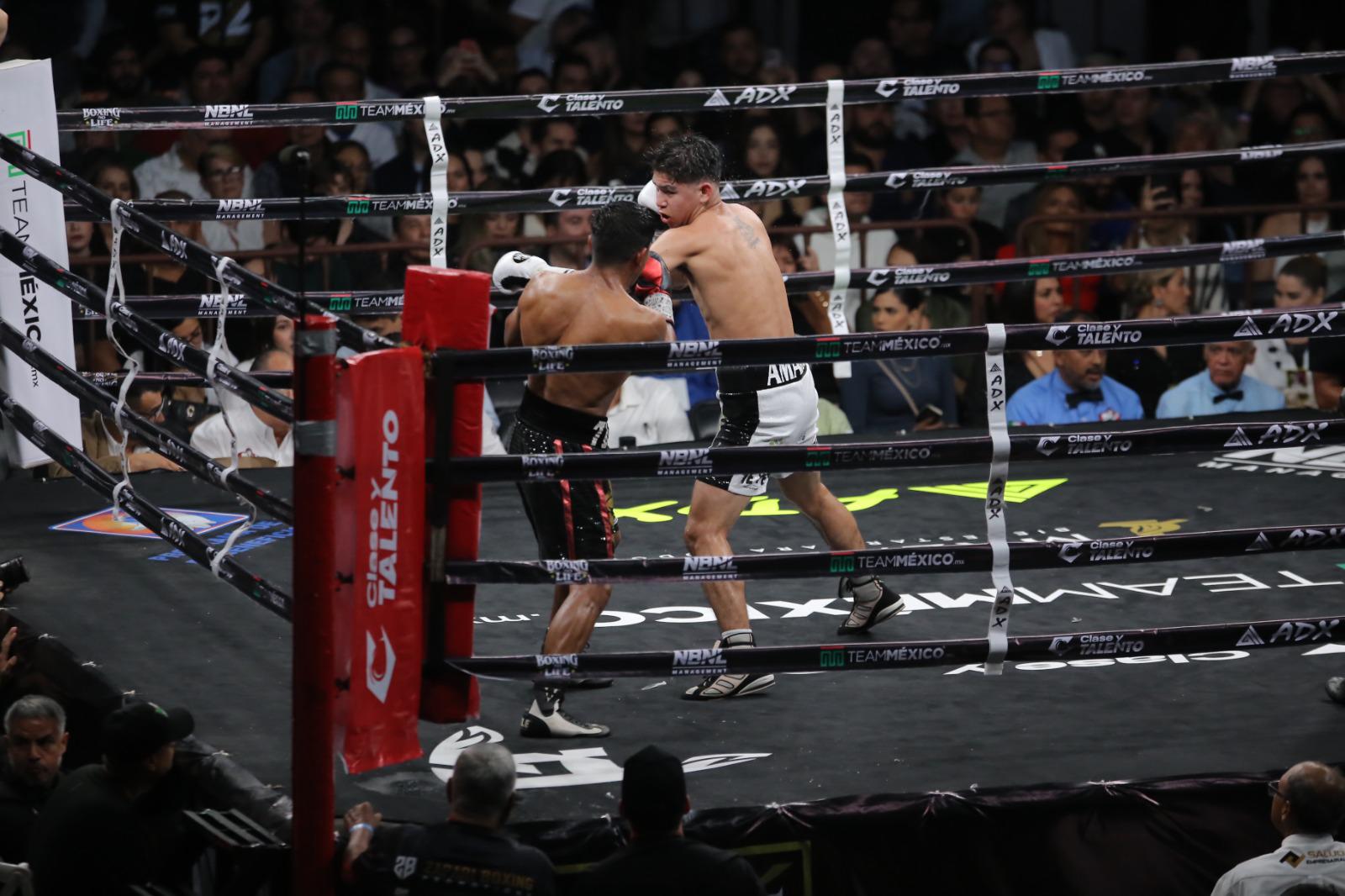 $!Aréchiga, Vega y Amaro brillan en la noche de boxeo del CUM en Mazatlán