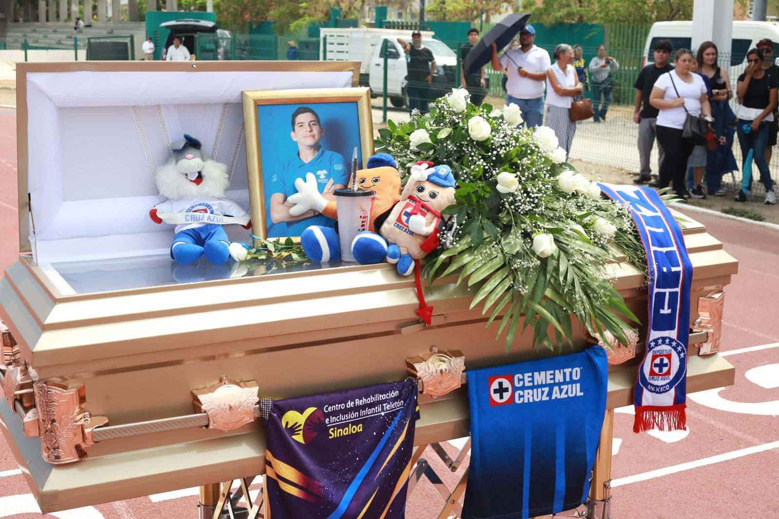 $!Dan paratletas mazatlecos y familares el último adiós a José Trinidad Serrano García