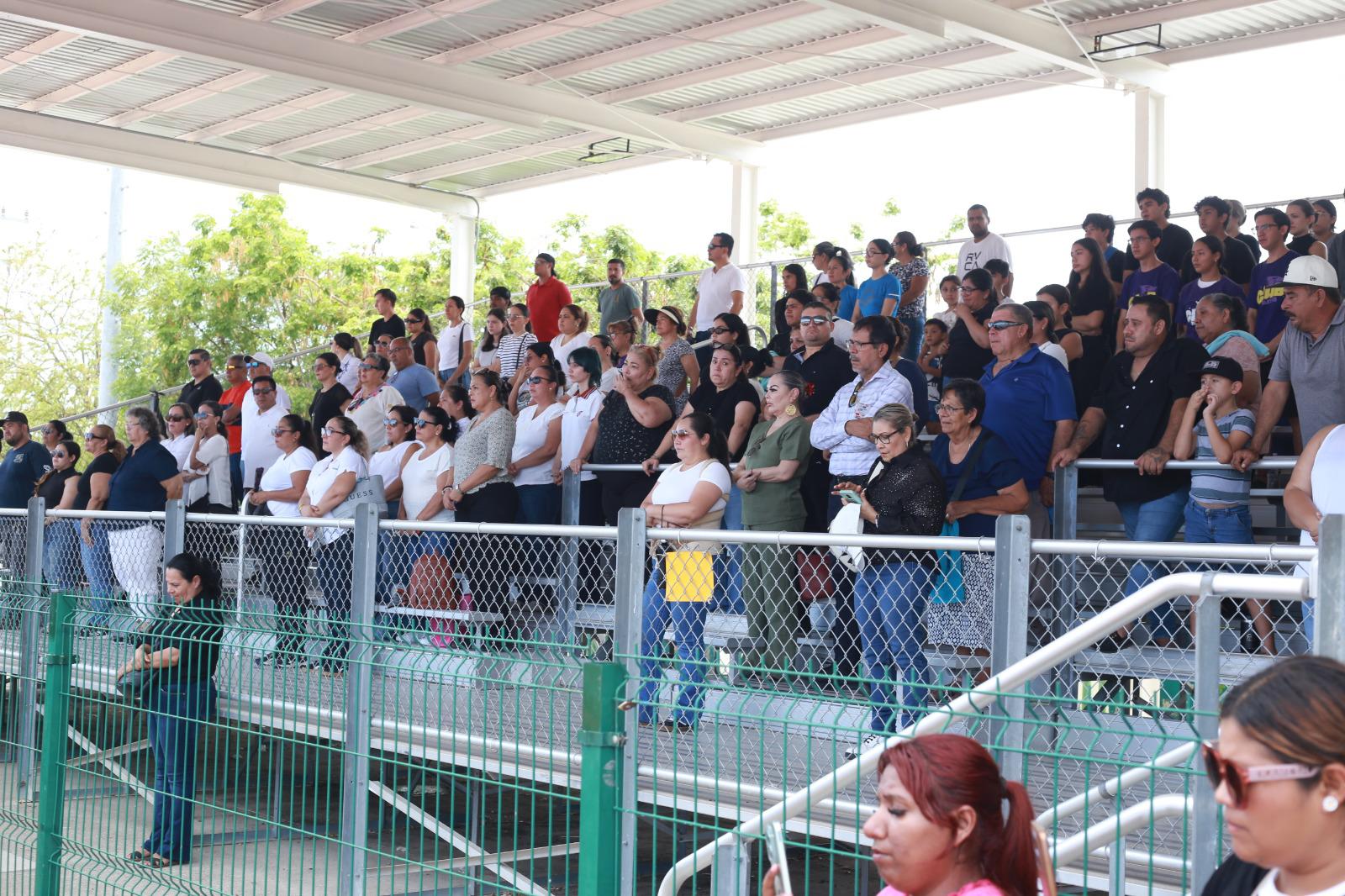 $!Dan paratletas mazatlecos y familares el último adiós a José Trinidad Serrano García