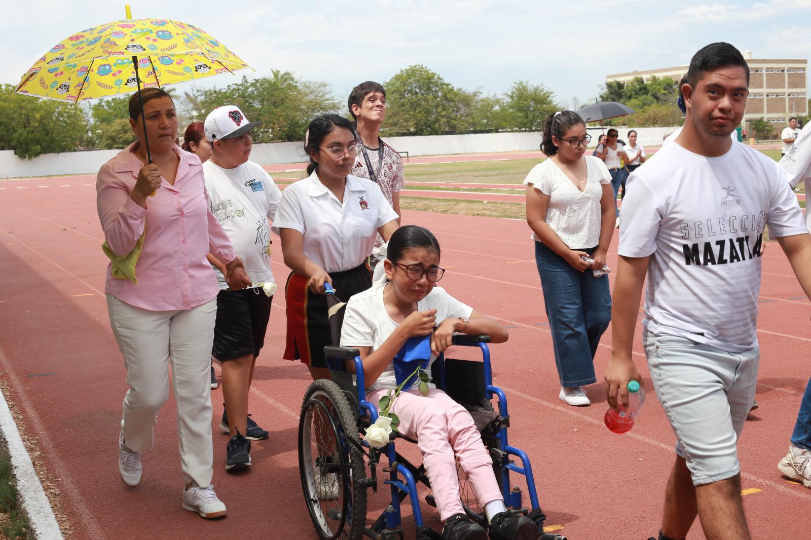 $!Dan paratletas mazatlecos y familares el último adiós a José Trinidad Serrano García