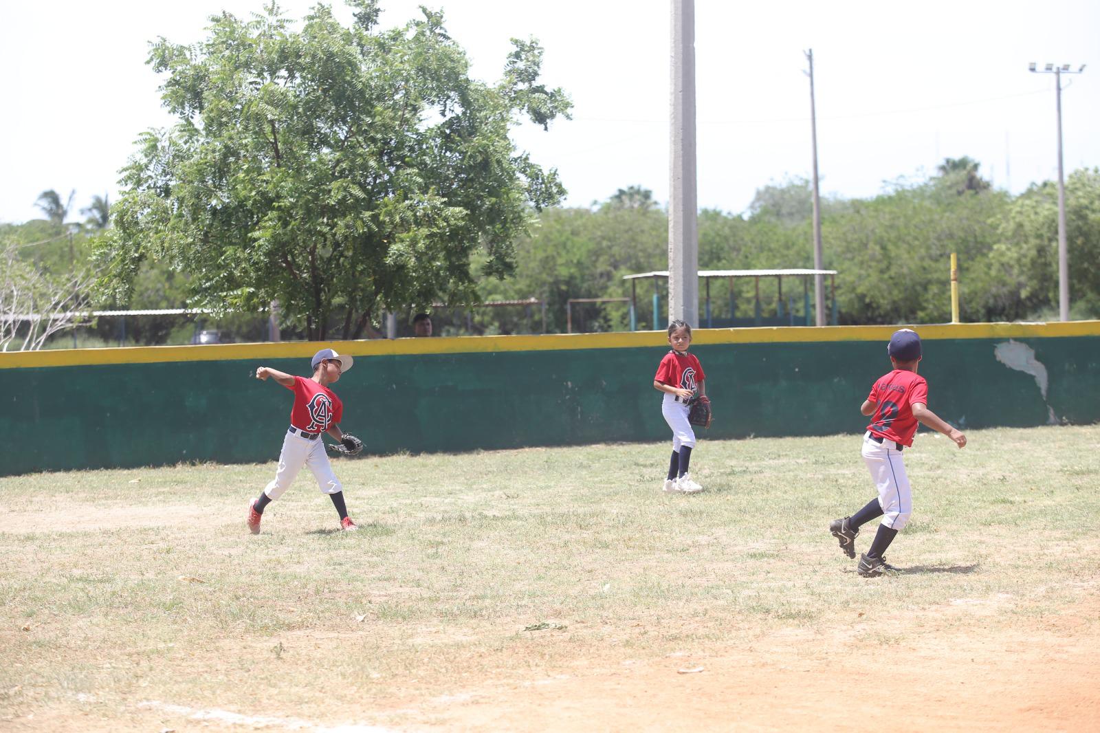 $!Equipos rojos sacan la casta por Mazatlán en una dura jornada del Nacional de Beisbol de Regiones y Ligas 2025