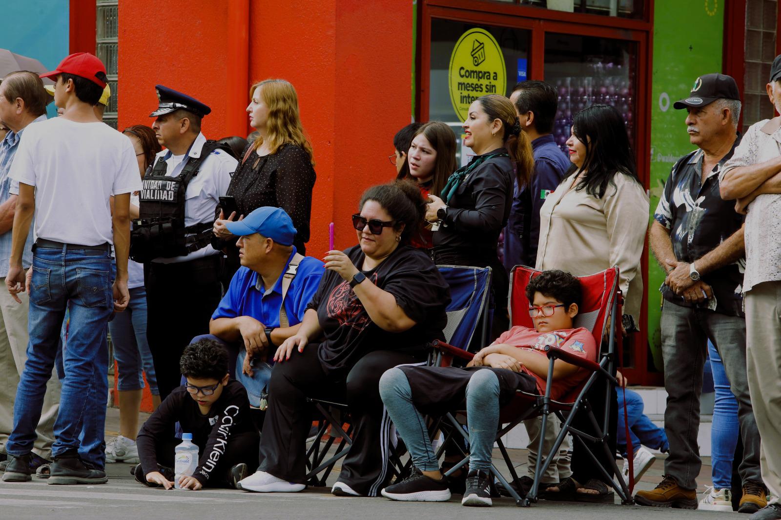 $!Participan casi 4 mil personas en el desfile del 20 de Noviembre en Culiacán