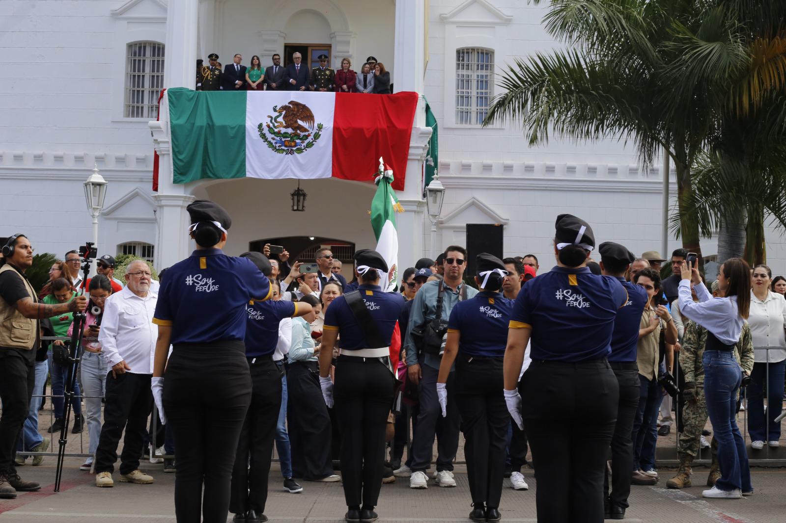 $!Participan casi 4 mil personas en el desfile del 20 de Noviembre en Culiacán