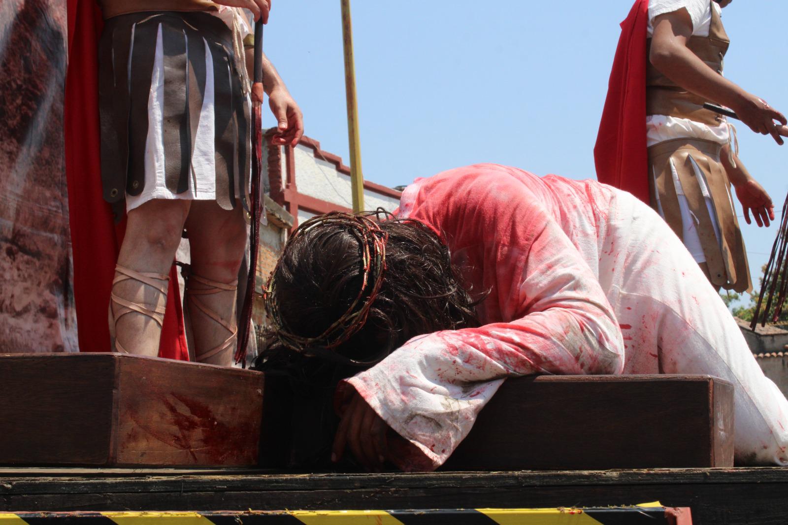 $!Reviven la pasión de Cristo en el ya tradicional Viacrucis viviente, en El Rosario