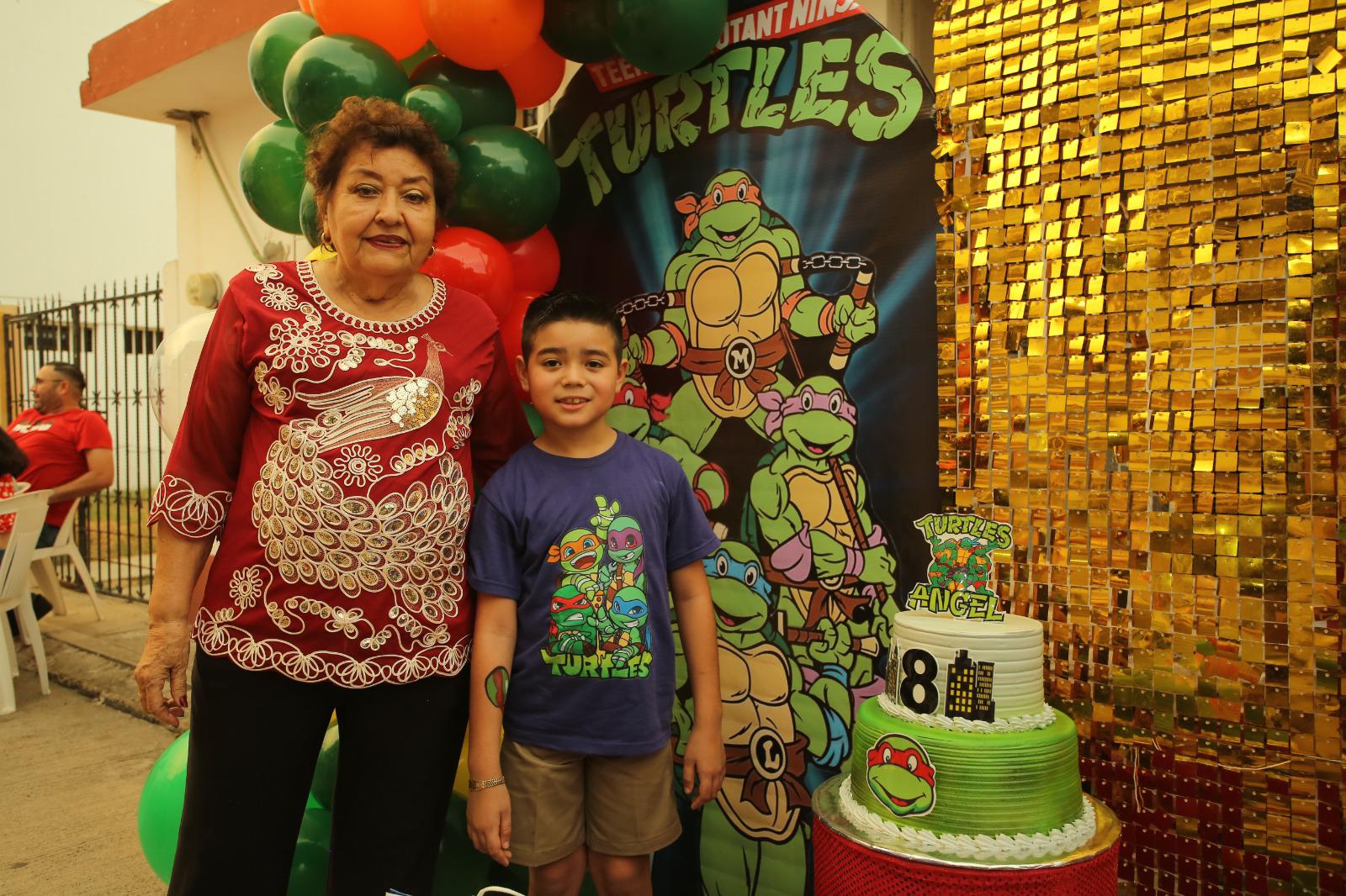 $!Miguel Ángel con su abuelita paterna, Martha Cecilia Muñoz.