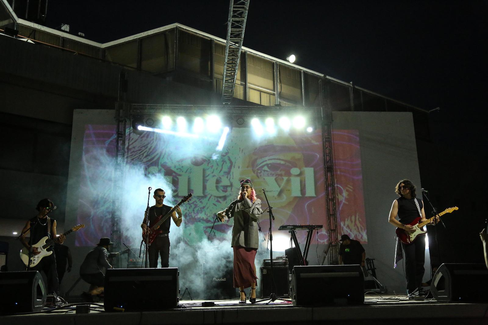 $!La banda Jules Vil de Mazatlán compartió rock alternativo.