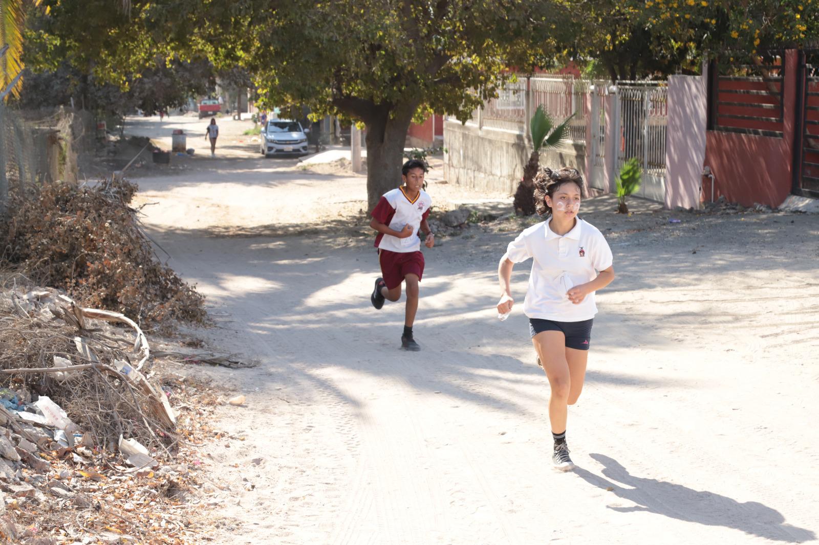 $!Celebran Primera Carrera Deportiva en la ETI 88 de la Isla de la Piedra