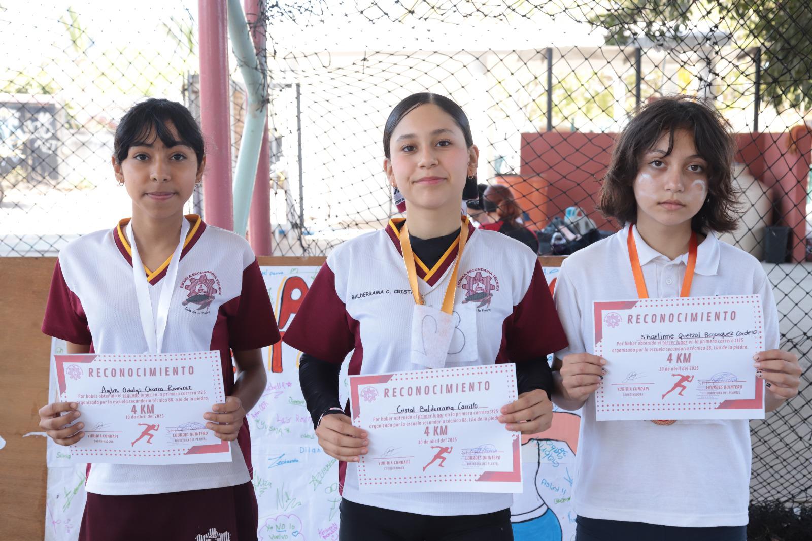 $!Celebran Primera Carrera Deportiva en la ETI 88 de la Isla de la Piedra