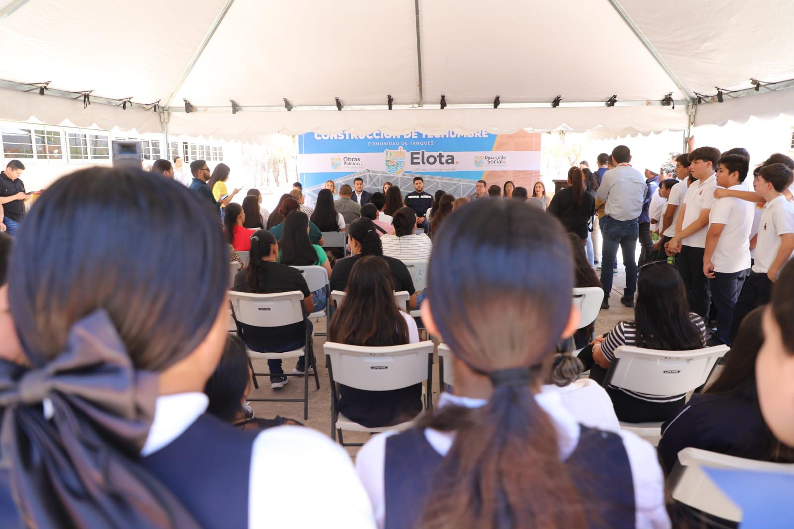 $!Llevan obras de infraestructura educativa a Boscoso y Tanques, en Elota