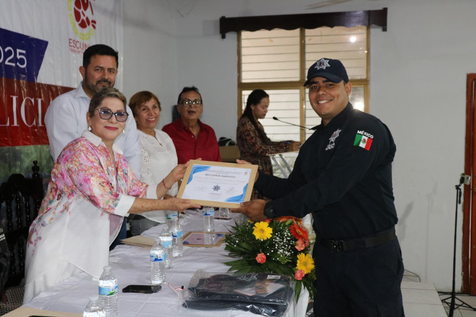 $!Celebran a policías de Escuinapa