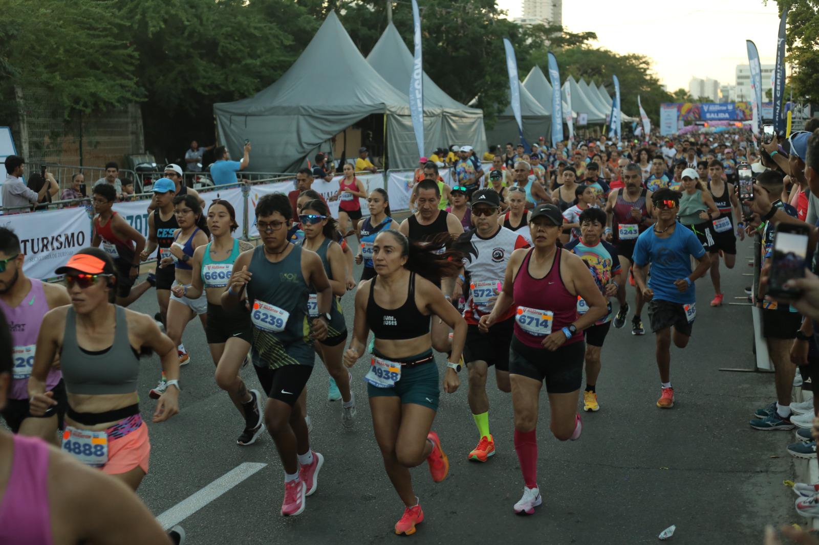 $!Corredores de todo el País toman salida de 10 kilómetros del Gran Maratón Mazatlán