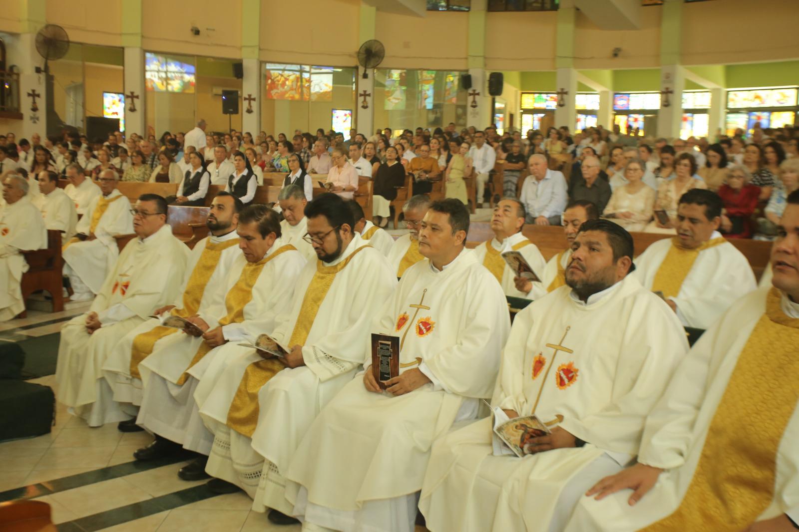 $!Celebra el Padre Horacio Hernández 50 años de sacerdocio