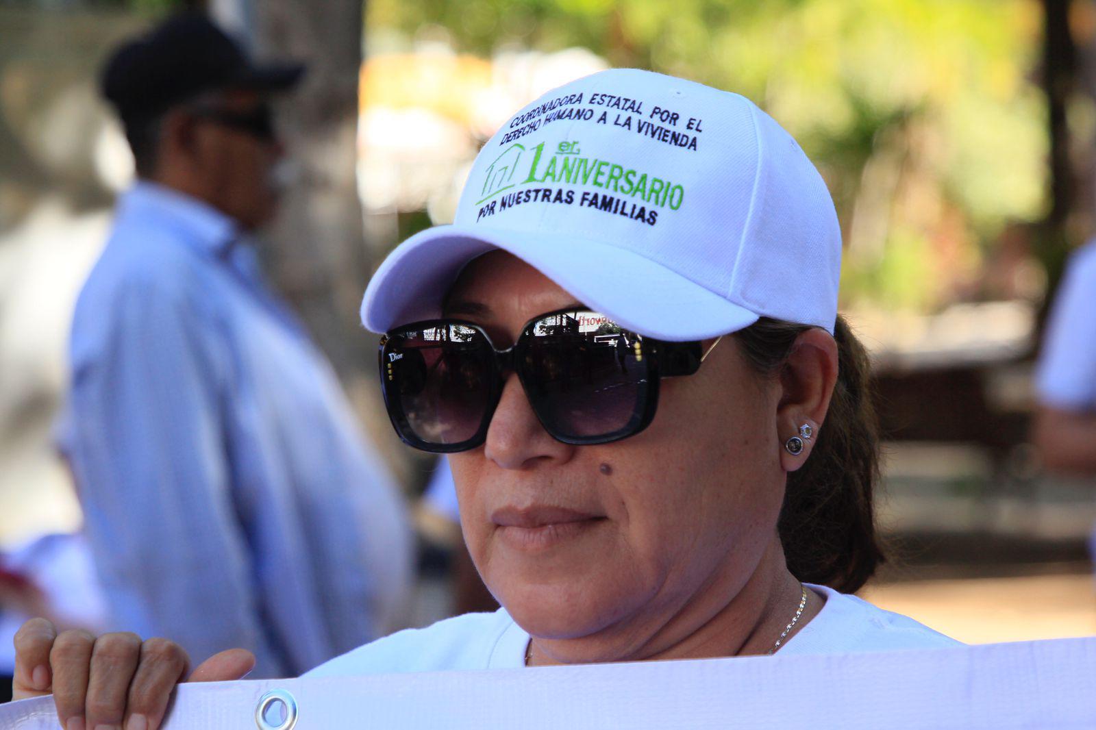 $!Marchan por el Derecho Humano a la Vivienda Digna y las Reservas Territoriales al Congreso del Estado