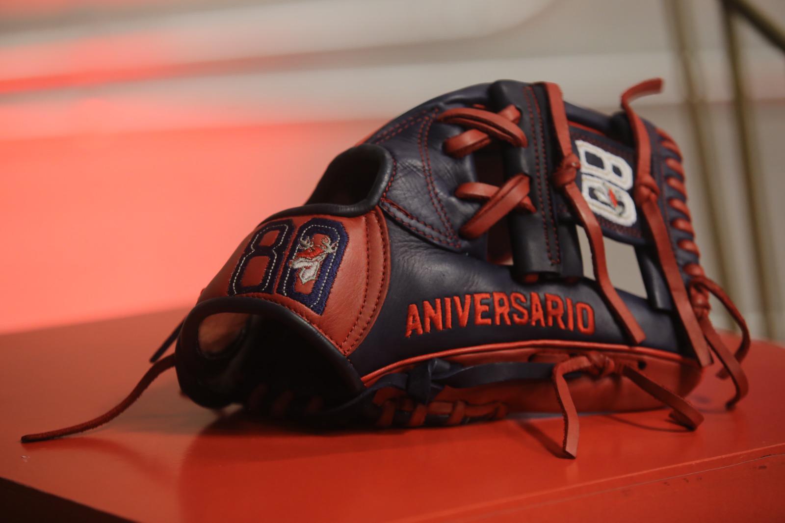 $!Presenta Venados de Mazatlán nuevos artículos conmemorativos por su 80 aniversario