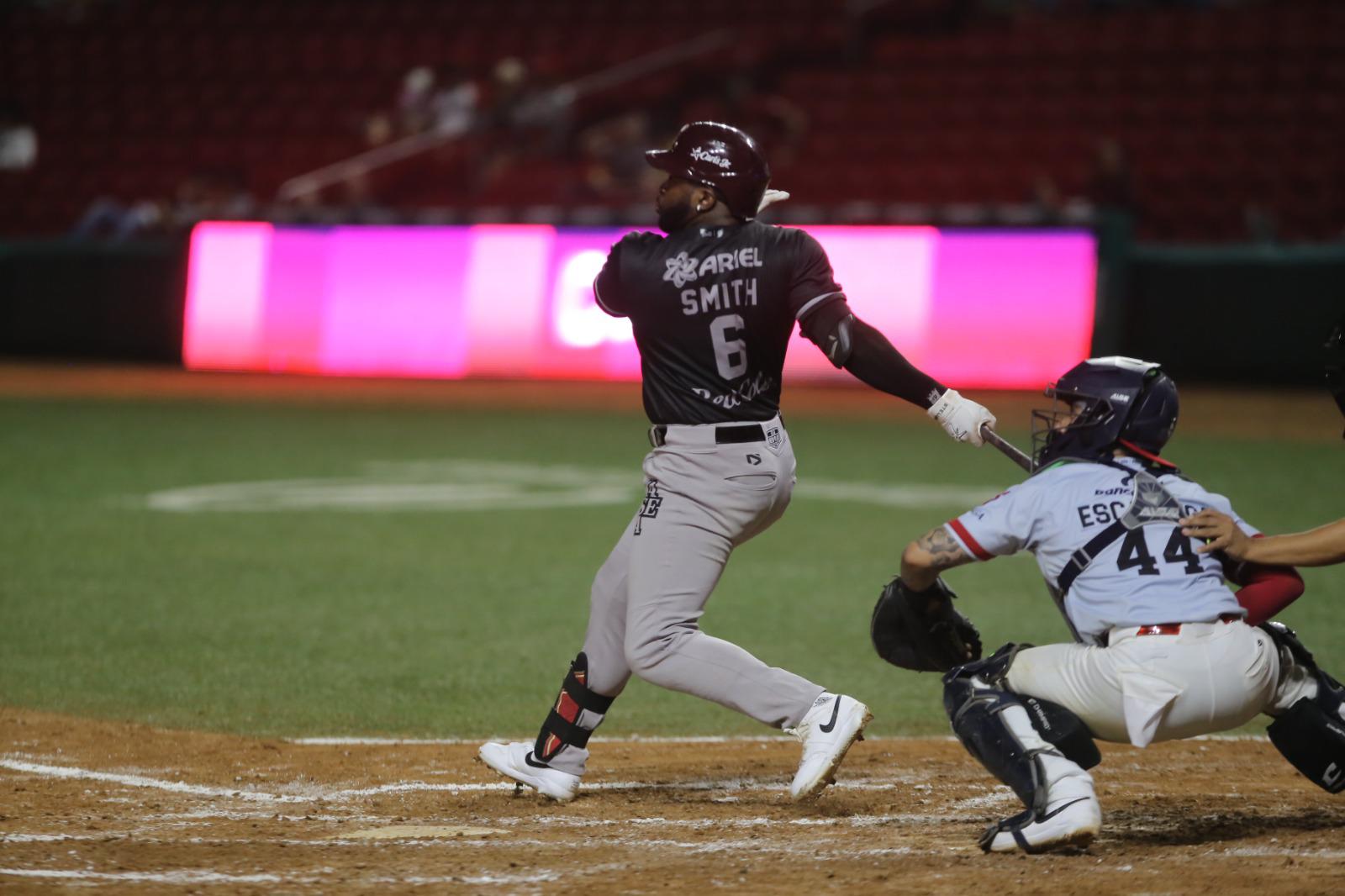 $!Tomateros sella la serie ante Venados en un tarde de doble juego en Mazatlán