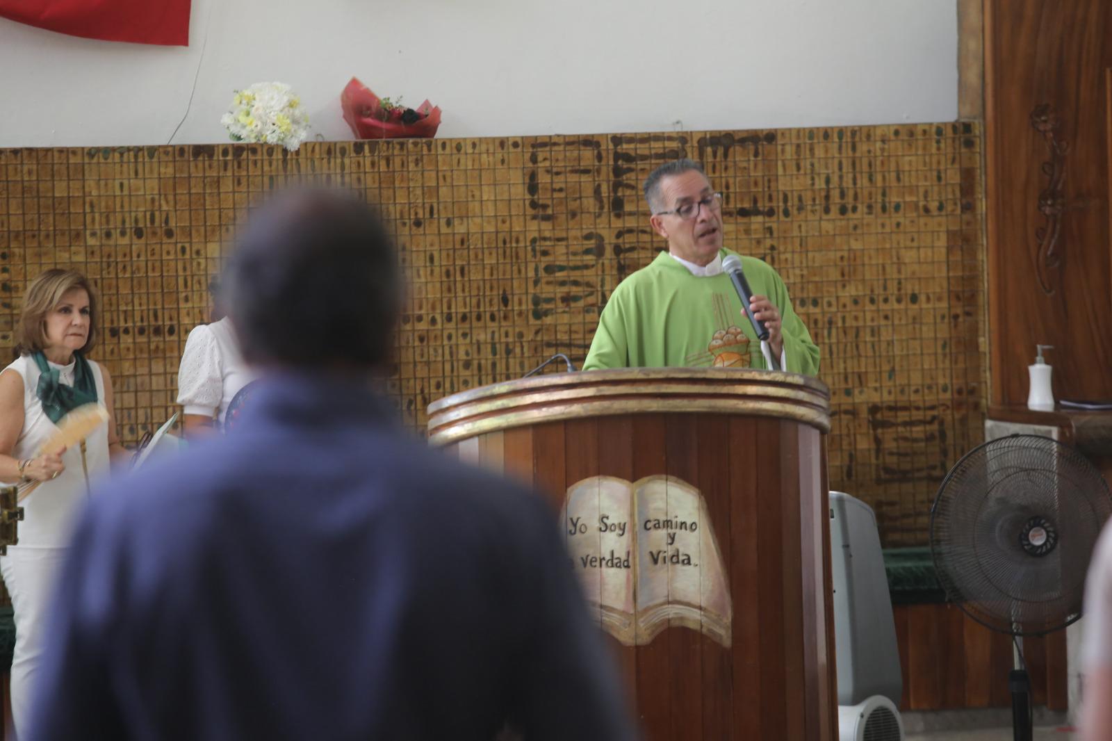 $!Llama sacerdote en Mazatlán a aprender a amar con ayuda de los demás
