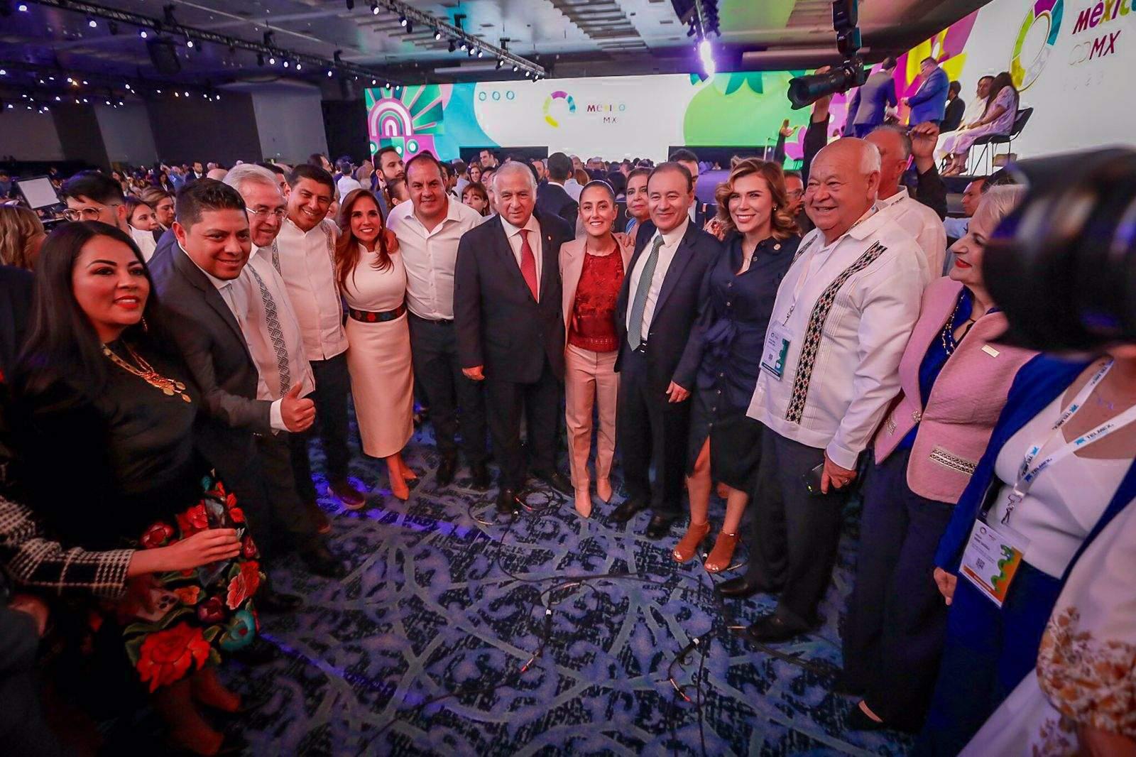 $!Anuncia Rocha Moya proyecto de tren para Sinaloa en Tianguis Turístico