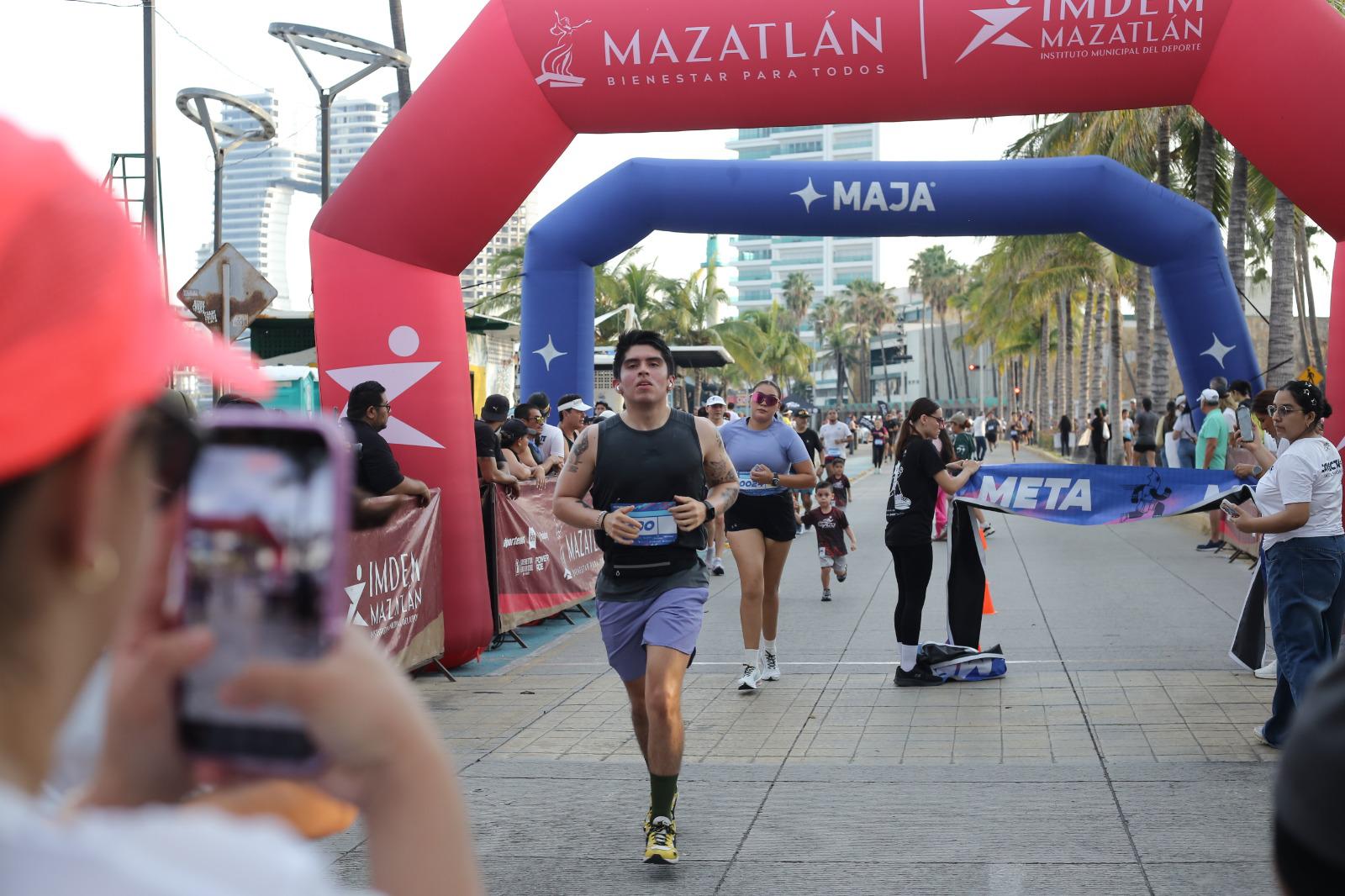 $!Hermanos Labrador dominan el asfalto en Carrera Conecta=te