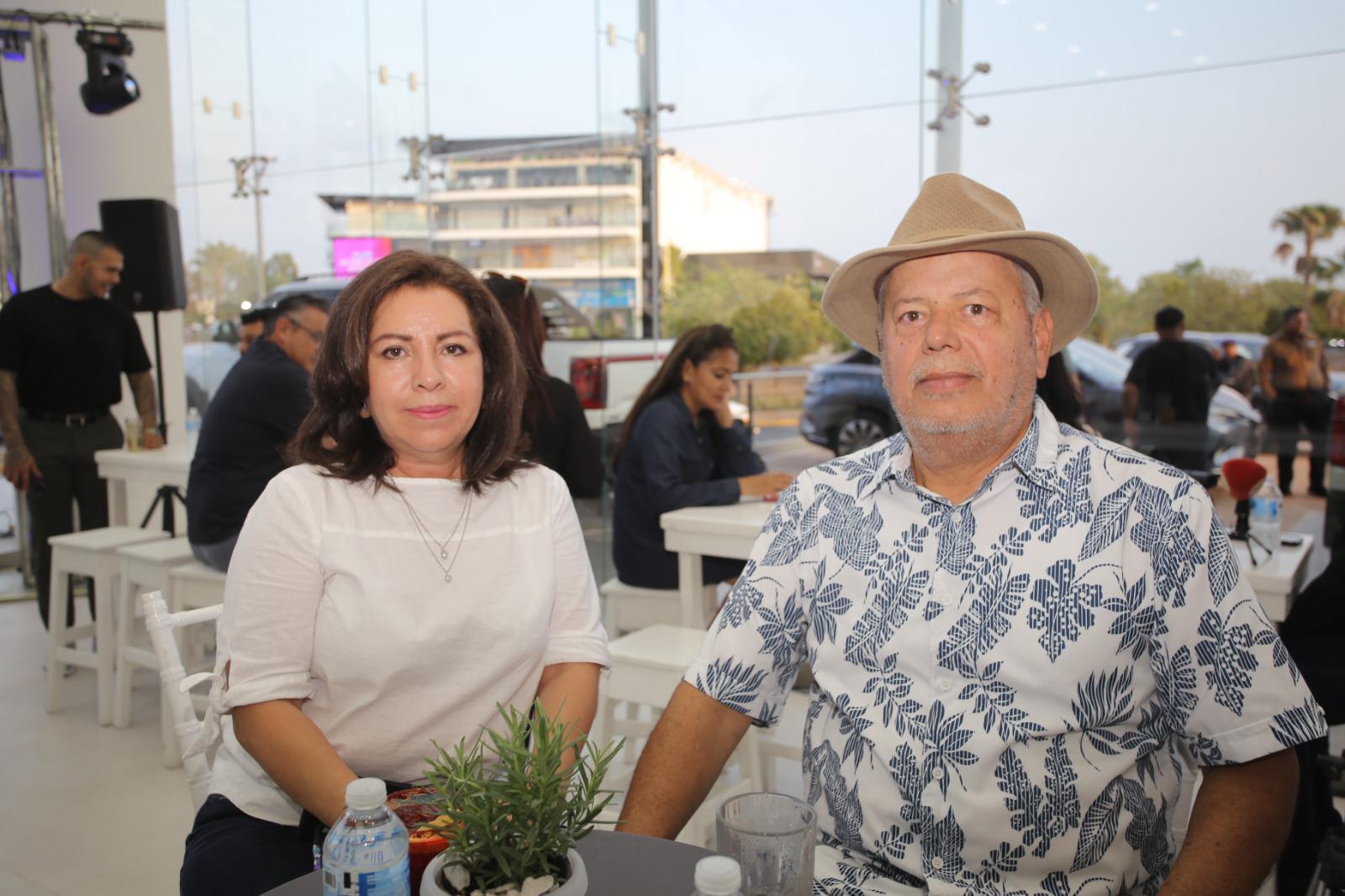 $!Lupita Carrillo y Álvaro Moreno.