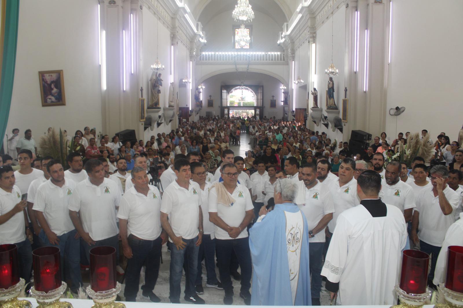 $!Realizan titánica labor cargadores y valla de jóvenes durante romería en la virgen del Rosario