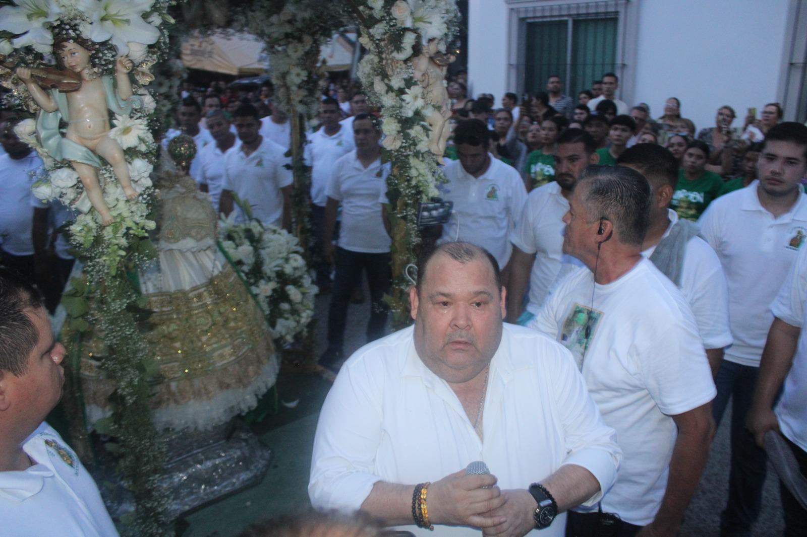 $!Le canta por primera vez ‘El Coyote’ a la Virgen del Rosario