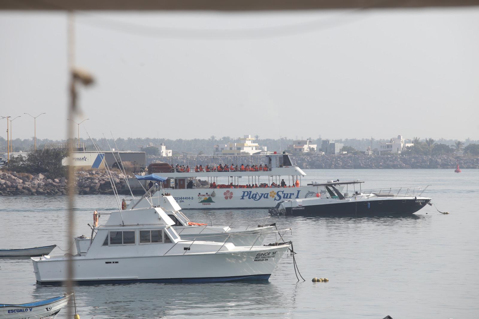 $!Turismo decembrino también se da cita en catamaranes y el Faro de Mazatlán
