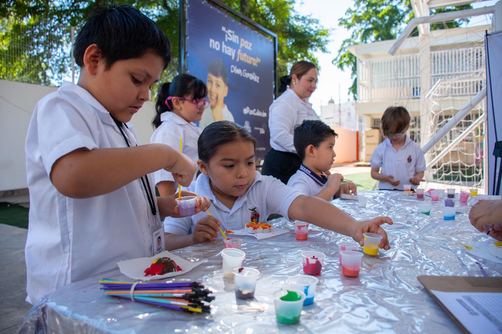 $!Recibe primaria Álvaro Obregón ‘Feria de Servicios y Capacitación’ organizada por Semujeres de Culiacán