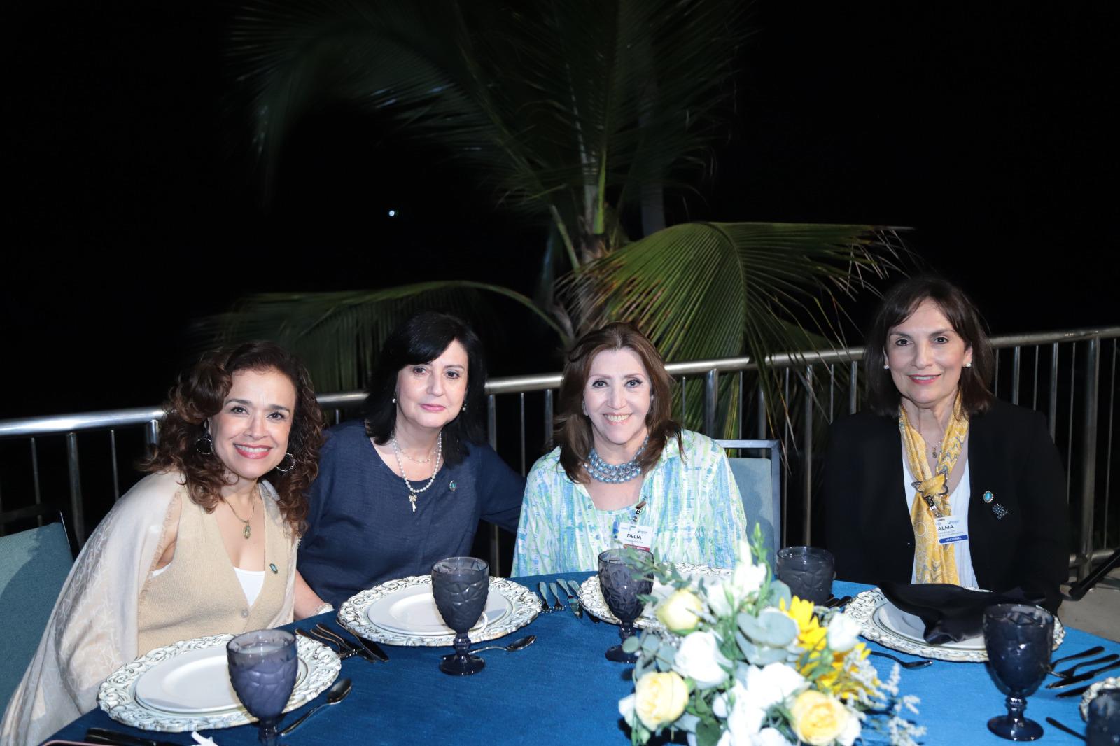 $!Verónica Tejeida, Mate Saldívar, Delia Aguillón y Alma Aguirre, de Monterrey.