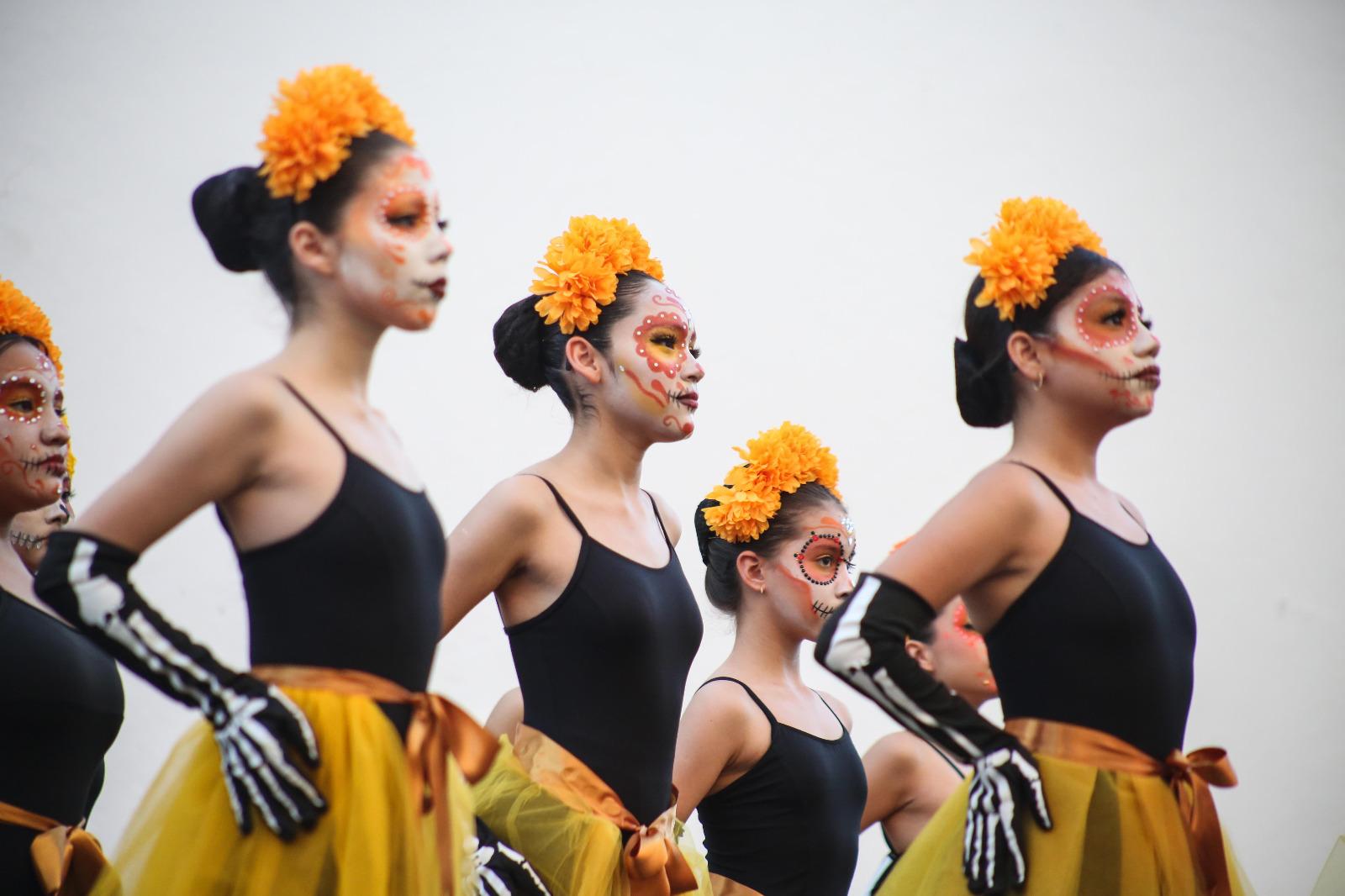 $!Alumnas del Programa Integral de Ballet durante su participación.