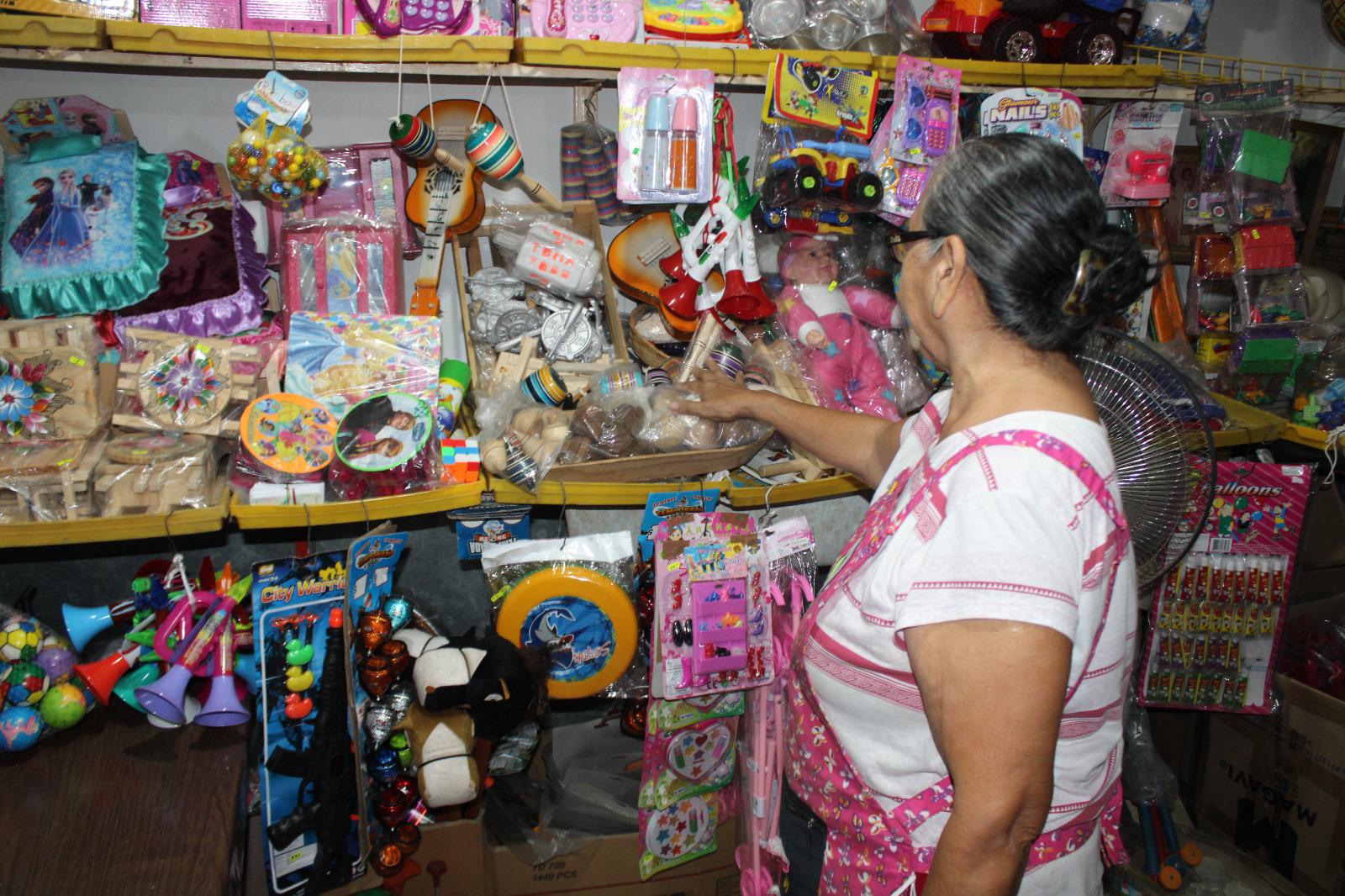 $!Olga Leticia se mantiene como guardiana de los juguetes tradicionales en Rosario