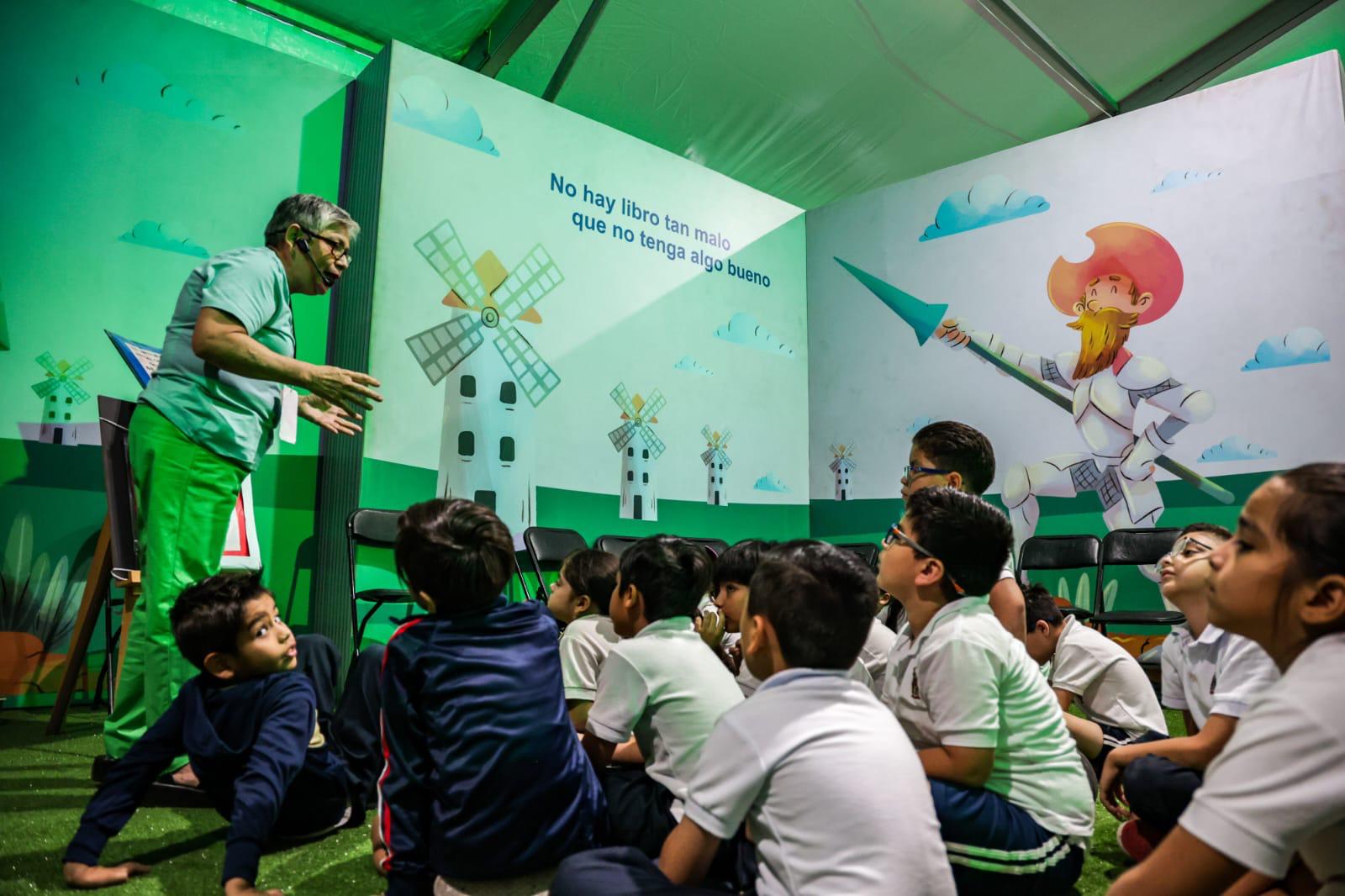 $!Los recursos expresivos y visuales de los cuentacuentos, captaron la atención de los pequeños.
