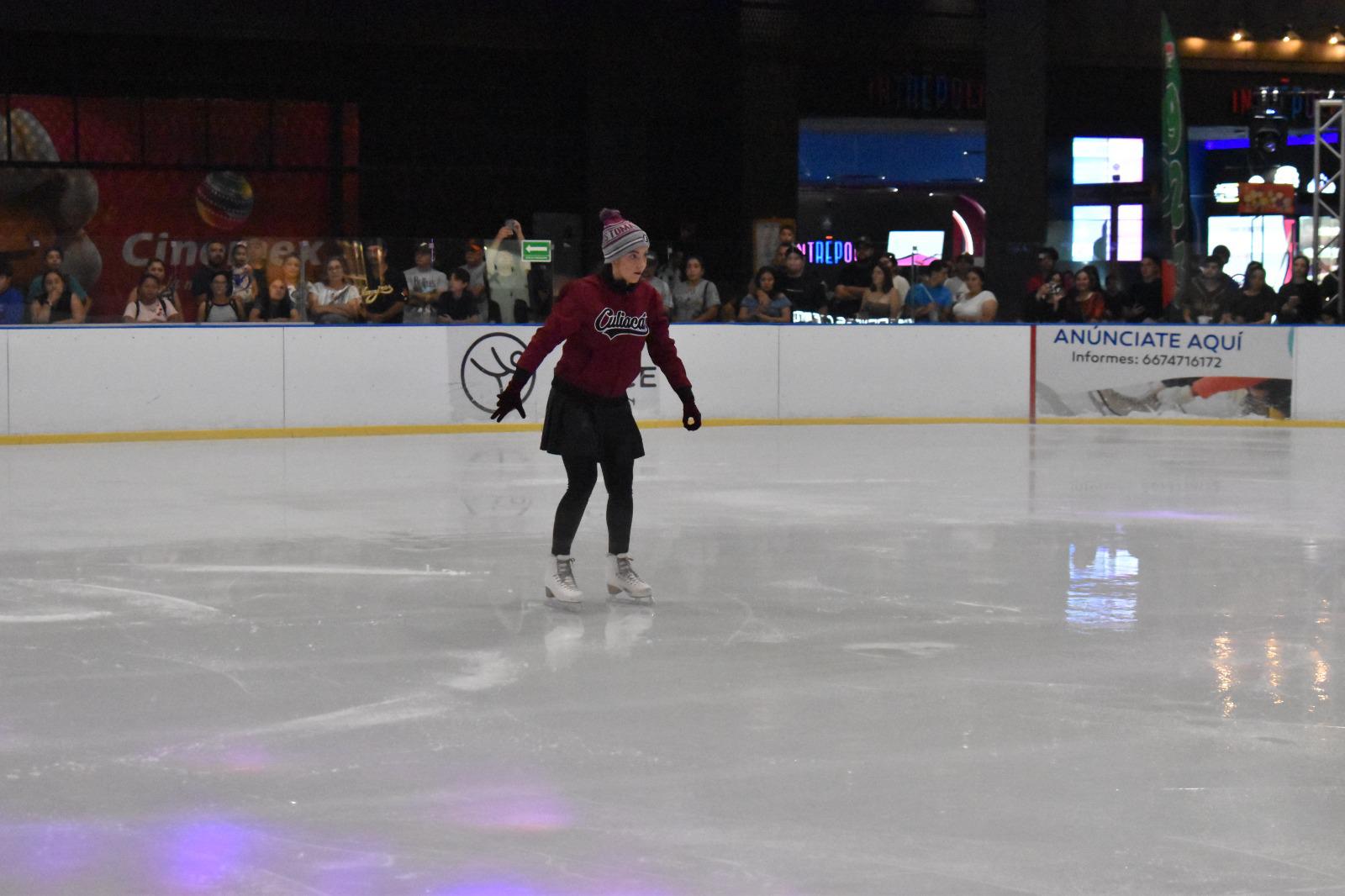 $!Tomateros de Culiacán presenta sus uniformes con espectáculo sobre hielo