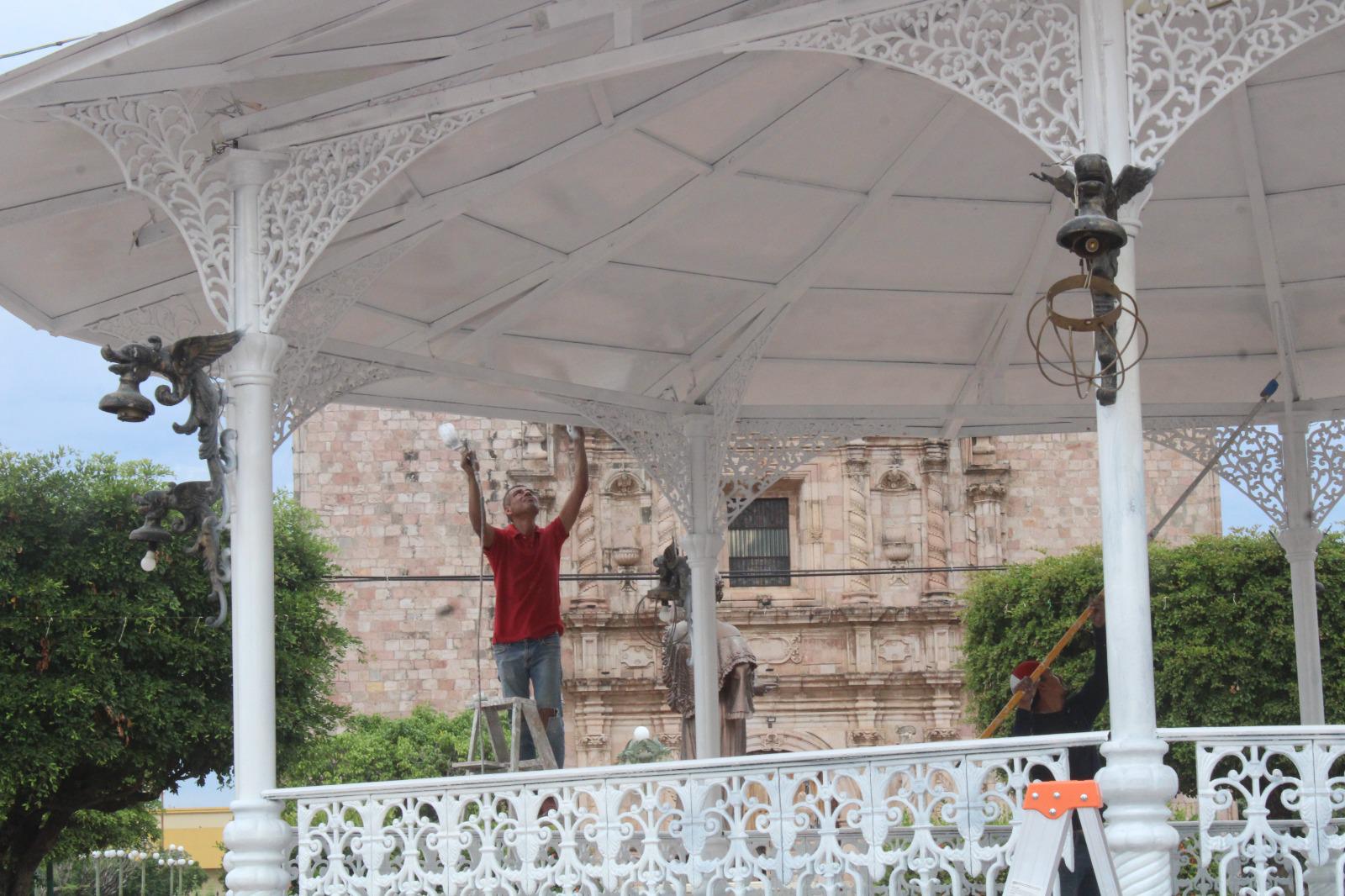 $!Tras 8 años de abandono, empresario local rehabilita la plaza Lola Beltrán en El Rosario