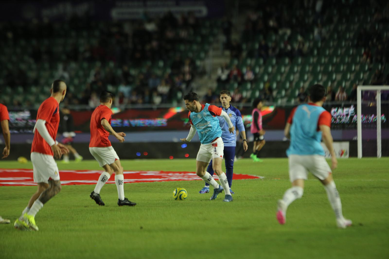 $!Mazatlán-Chivas: Invasión Rojiblanca se hace presente en el puerto