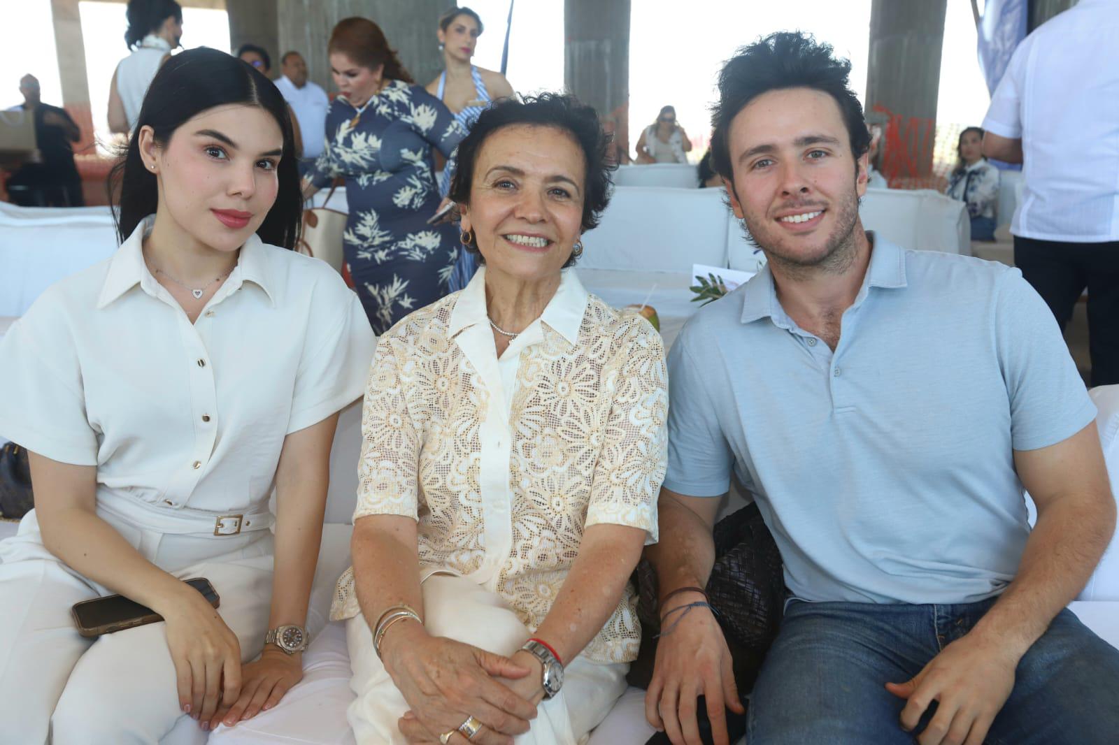 $!Kenia Valdez, Elsa María López y Lucas Lacy.