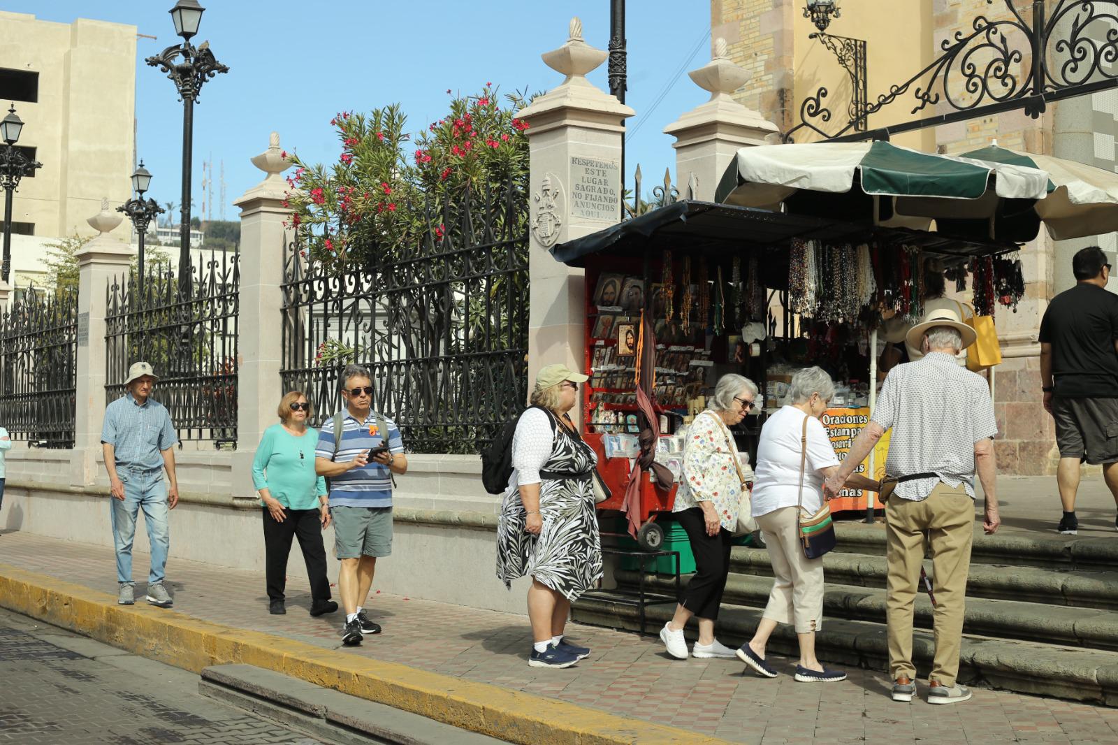 $!Recibe Mazatlán a más de 11 mil visitantes tras llegada de Koningsdam, Norwegian Bliss y Carnival Panorama
