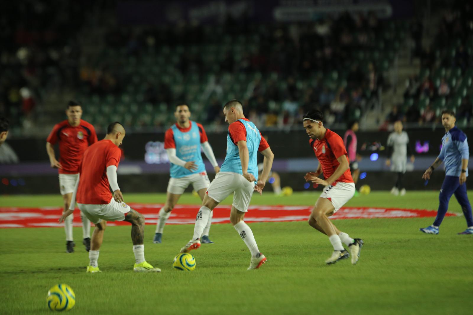 $!Mazatlán-Chivas: Invasión Rojiblanca se hace presente en el puerto